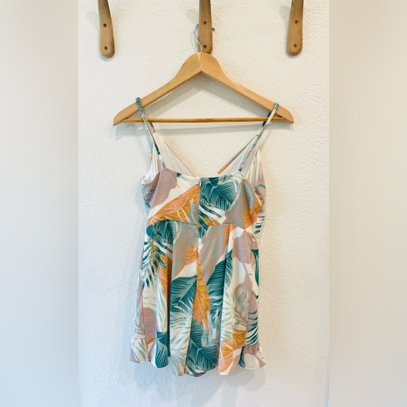 Blue Blush Tropical Print Wrap Tie Ruffle Romper Size Small - Picture 4 of 4